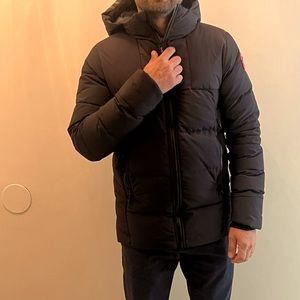 Men’s Canada goose inside look at the label. HyBridge coat.